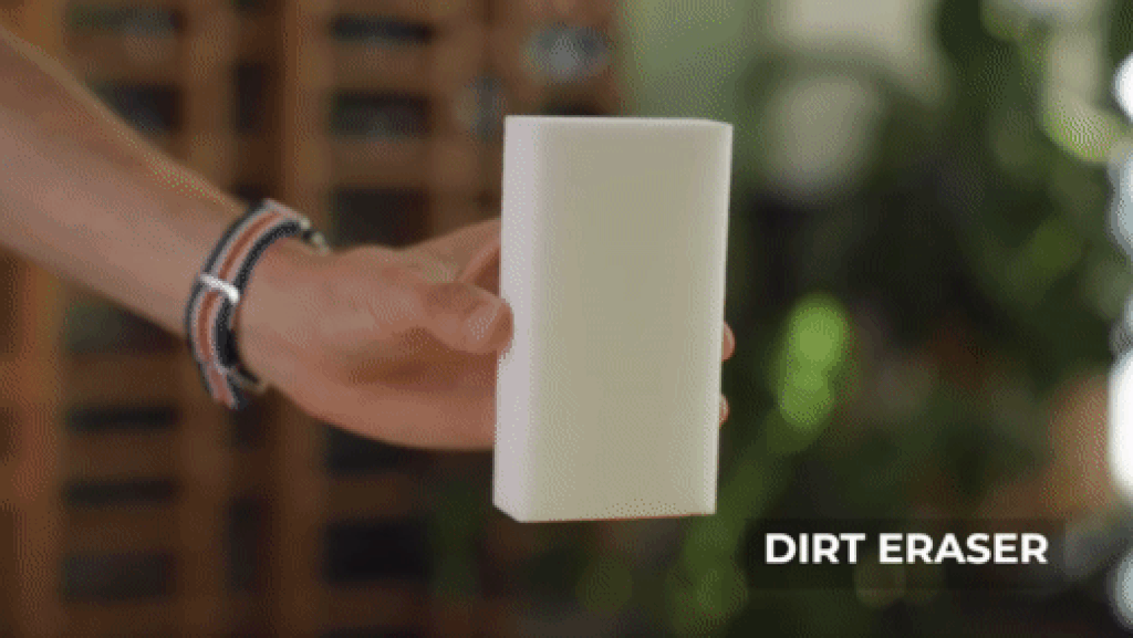 kapten & son rucksack reinigen mit radierer.gif